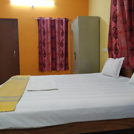 Hotel Bhalobasa Anandabas à Bolpur Extérieur photo